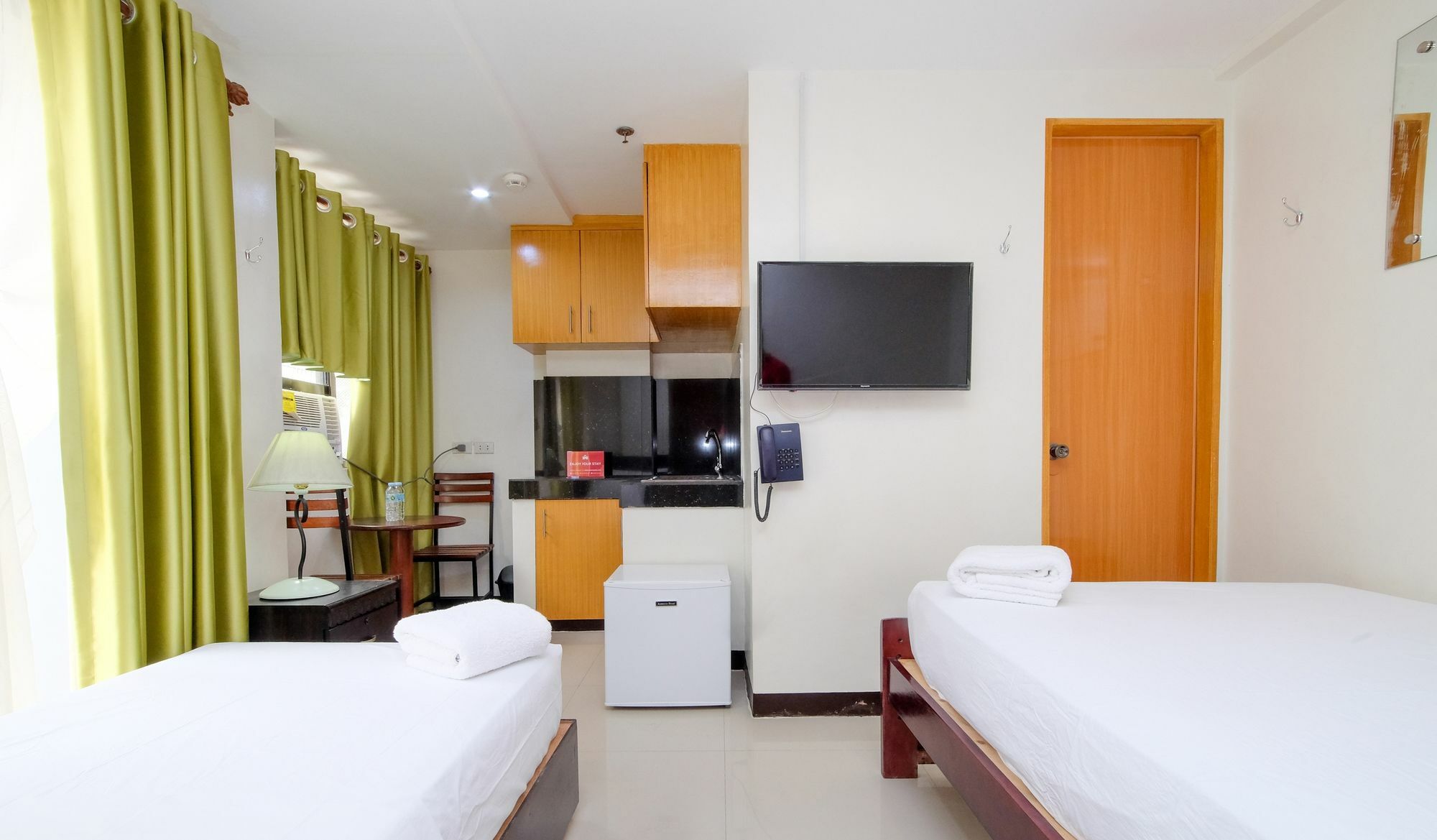 Zen Rooms Time Travellers Makati Makati City Ngoại thất bức ảnh