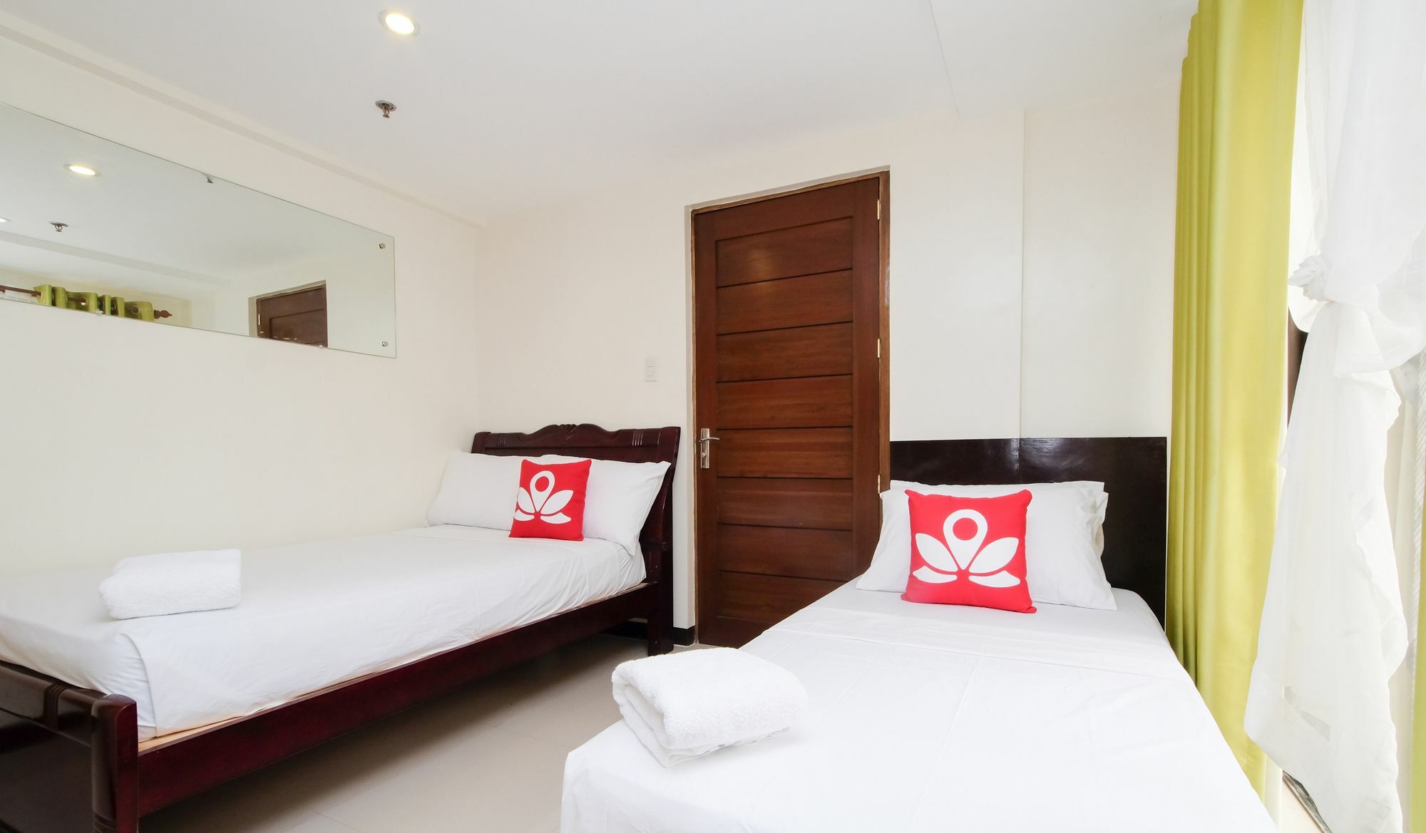 Zen Rooms Time Travellers Makati Makati City Ngoại thất bức ảnh
