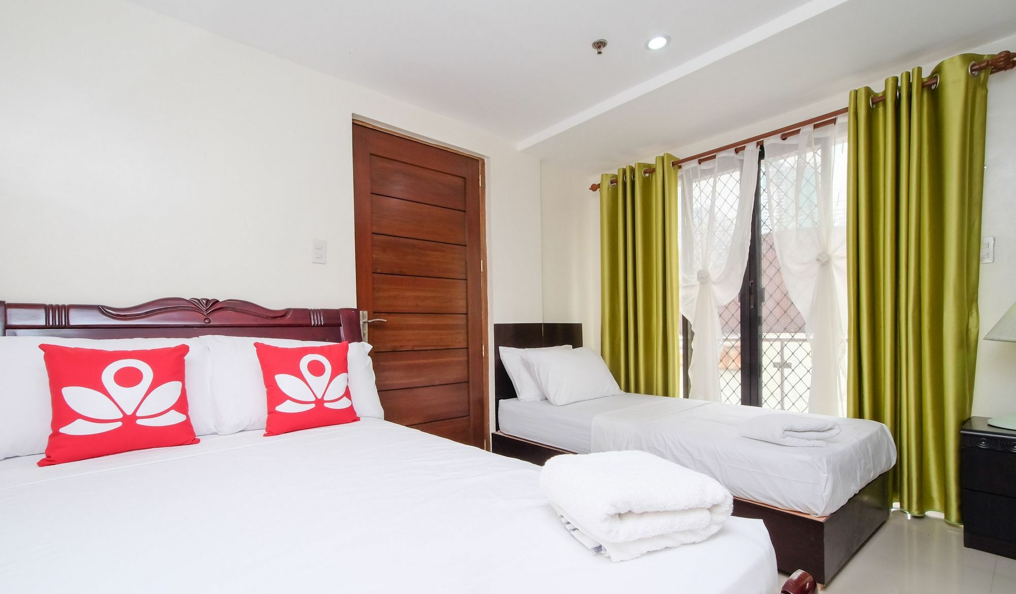 Zen Rooms Time Travellers Makati Makati City Ngoại thất bức ảnh