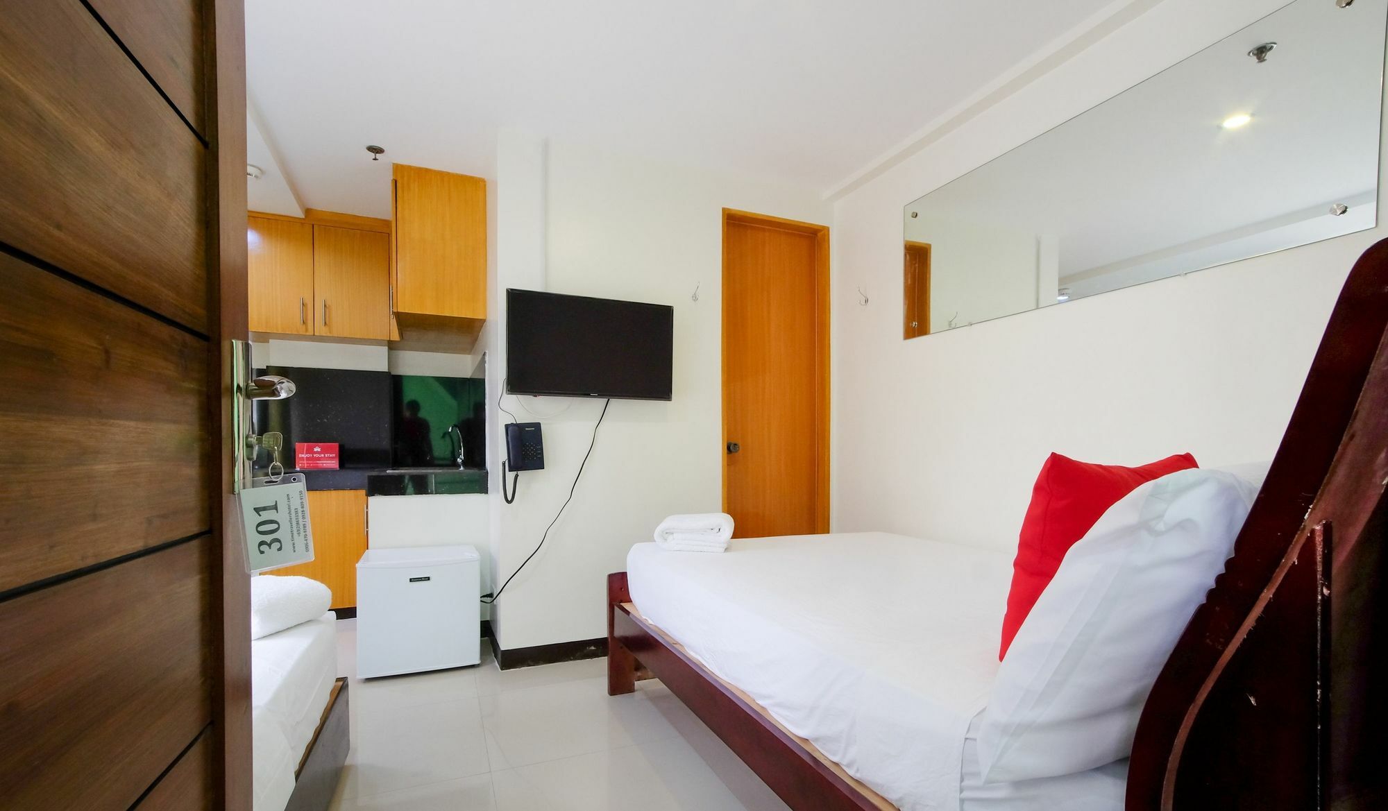 Zen Rooms Time Travellers Makati Makati City Ngoại thất bức ảnh
