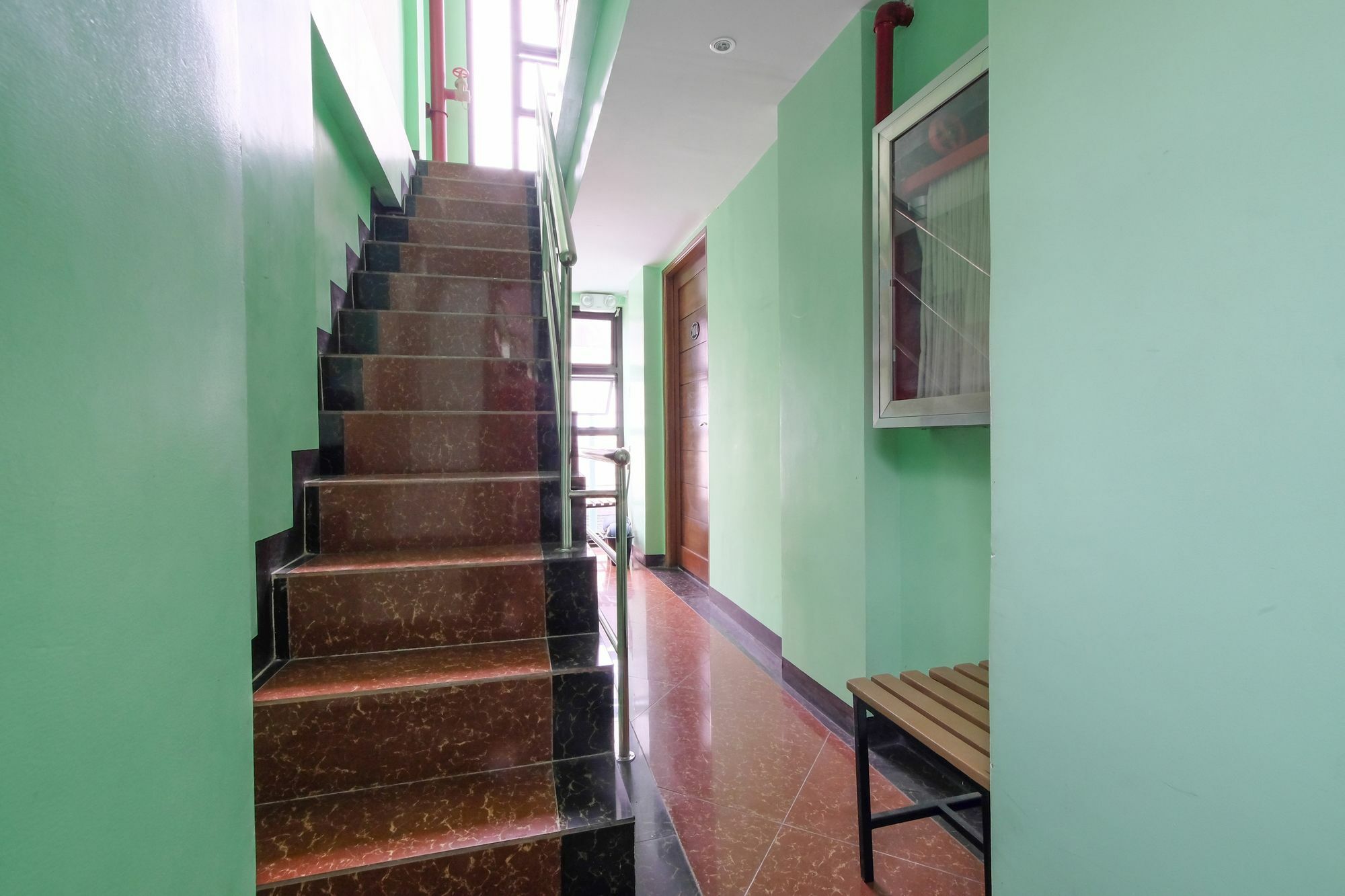 Zen Rooms Time Travellers Makati Makati City Ngoại thất bức ảnh